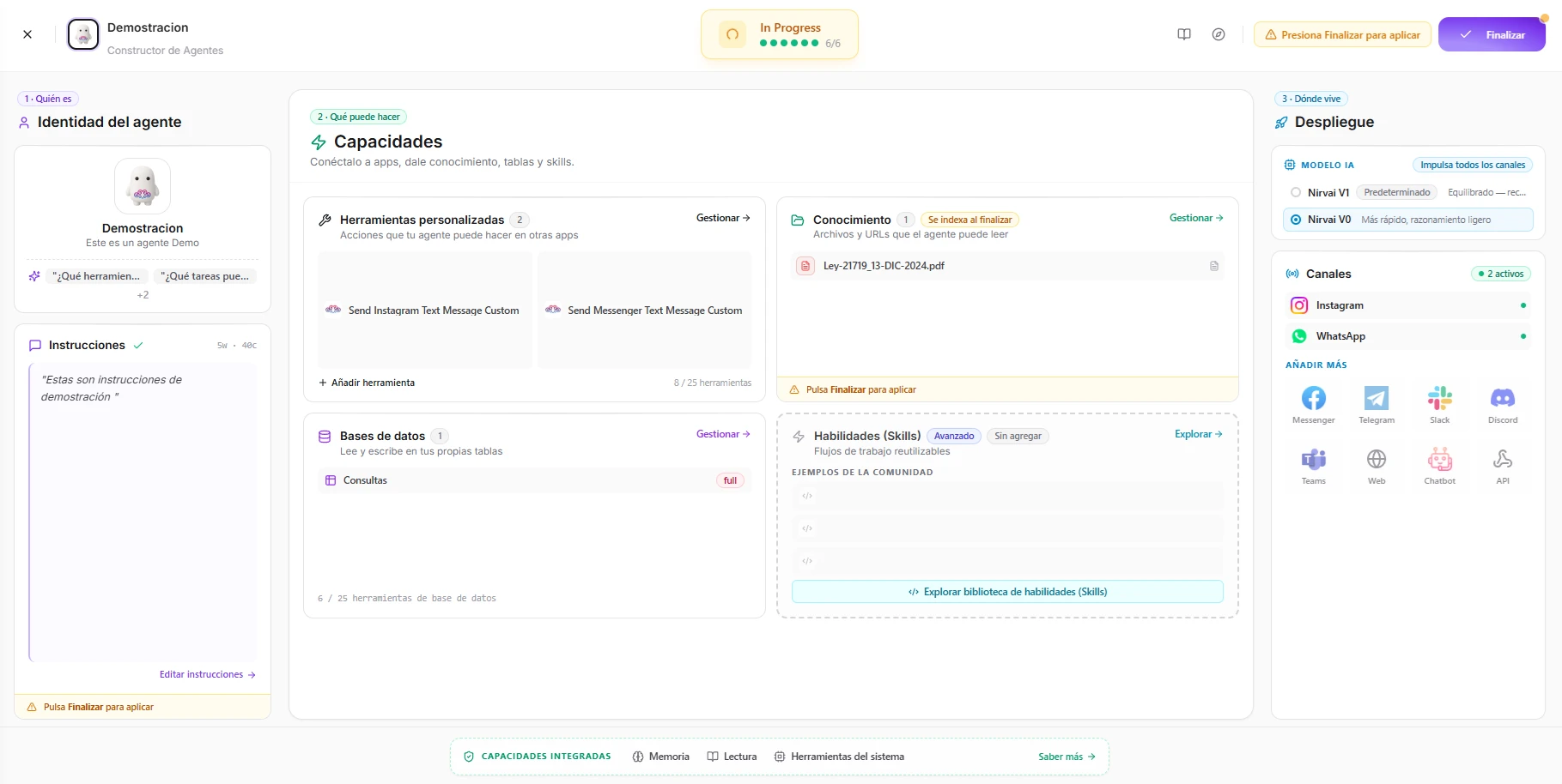El constructor de agentes con un agente configurado — un nombre y sugerencias en Identidad, herramientas, conocimiento y una base de datos en Capacidades, y dos canales activos en Despliegue